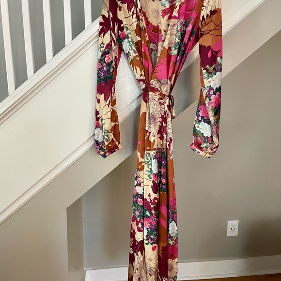 Lulu’s Maxi Dress - Picture 3 of 4